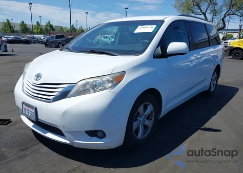 2017 Toyota Sienna Le 8 Passenger из США, поврежденный, VIN 5TDKZ3DC4HS868015